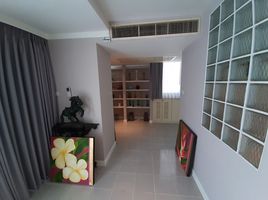 2 Bedroom Apartment for sale at Supalai Place, Khlong Tan Nuea