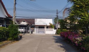 南奔府 Ban Klang Fai Kham Land Village 2 卧室 联排别墅 售 