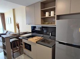 1 Bedroom Condo for sale at Oka Haus, Khlong Tan