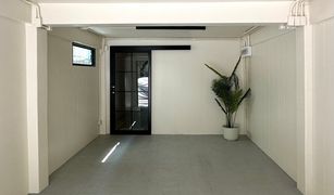 3 Bedrooms Townhouse for sale in Khlong San, Bangkok 