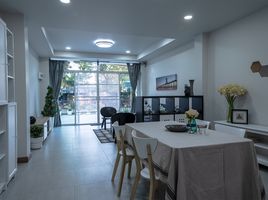 2 Schlafzimmer Villa zu verkaufen im Patan TownHome, Pa Tan, Mueang Chiang Mai