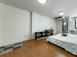 1 Schlafzimmer Wohnung zu vermieten im The Palm Apartments, Khlong Ton Sai, Khlong San
