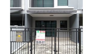 3 Bedrooms Townhouse for sale in Bang Kraso, Nonthaburi Baan Klang Muang Rattanathibet 