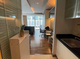 Studio Condo for rent at The Rajdamri, Pathum Wan