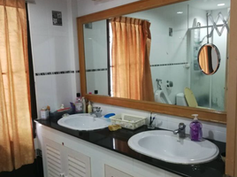 4 Schlafzimmer Villa zu verkaufen im Moo Baan Kasem Sap, Patong