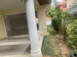 6 Bedroom Villa for sale at Eakmongkol Chaiyapruek 2, Nong Prue