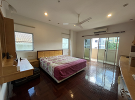 6 Bedroom Villa for sale in Bangkok, Phra Khanong Nuea, Watthana, Bangkok