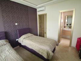2 Schlafzimmer Appartement zu vermieten im Location Appartement 140 m²,Tanger Ref: LZ399, Na Charf