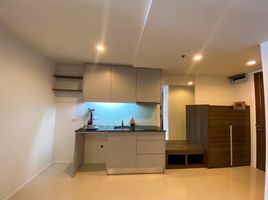 2 Schlafzimmer Wohnung zu verkaufen im 15 Sukhumvit Residences, Khlong Toei Nuea