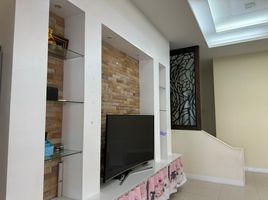 在Phuket Villa Chaofah 2出售的5 卧室 屋, Wichit