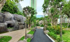 Фото 2 of the Communal Garden Area at Copacabana Beach Jomtien