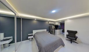 2 Bedrooms Condo for sale in Nong Prue, Pattaya Pattaya Beach Condo