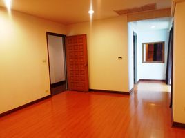 2 Schlafzimmer Appartement zu vermieten im Baan Somthavil, Lumphini