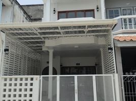 3 Bedroom Townhouse for sale in Khlong Chan, Bang Kapi, Khlong Chan