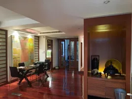 2 Bedroom Townhouse for sale in Bangkok Christian College, Si Lom, Si Lom