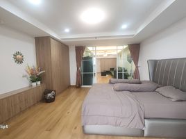 1 Schlafzimmer Wohnung zu vermieten im Nusa State Tower Condominium, Si Lom