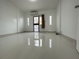 2 Schlafzimmer Reihenhaus zu vermieten in Khlong Chaokhun Sing, Wang Thong Lang, Khlong Chaokhun Sing