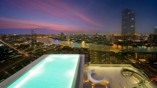 图片 1 of the Communal Pool at Rhythm Charoenkrung Pavillion