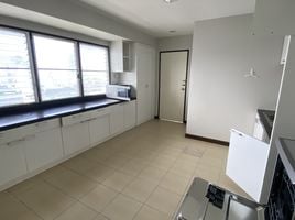 4 Schlafzimmer Appartement zu vermieten im D.S. Tower 1 Sukhumvit 33, Khlong Tan Nuea