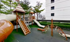 Фото 3 of the Communal Garden Area at Interlux Premier Sukhumvit 13