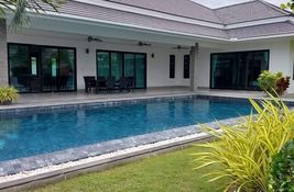 5 bedroom Villa for sale in Phetchaburi, Thailand