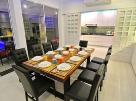 6 Bedroom Villa for sale in The Chilled Shopping Mall, Nong Prue, Nong Prue