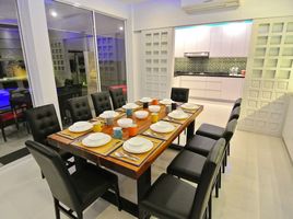 6 Bedroom Villa for sale in Sawangboriboonwittaya School, Nong Prue, Nong Prue