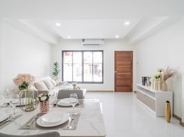 3 Bedroom Townhouse for sale in Fa Ham, Mueang Chiang Mai, Fa Ham