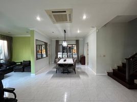 4 Schlafzimmer Haus zu vermieten im Narasiri Topiary Nawamindra, Khlong Kum