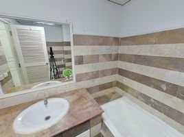 1 спален Квартира в аренду в Sukhumvit Suite, Khlong Toei Nuea