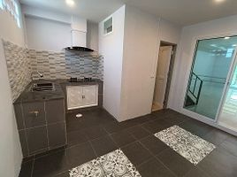 3 Bedroom Townhouse for sale at Tharntong 2, Bang Rak Phatthana, Bang Bua Thong