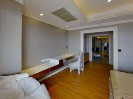 1 Bedroom Condo for rent at Sathorn House, Si Lom