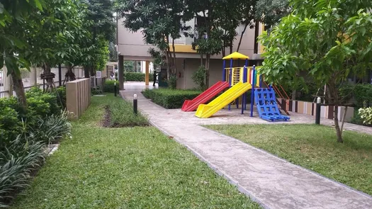 图片 1 of the Communal Garden Area at Lumpini Condotown Nida-Sereethai 2