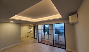 2 Bedrooms Condo for sale in Bang Kapi, Bangkok Sun Palace Condominium