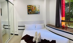 Кондо, 2 спальни на продажу в Раваи, Пхукет Nai Harn Beach Condo