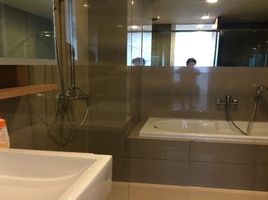 1 спален Кондо в аренду в 15 Sukhumvit Residences, Khlong Toei Nuea