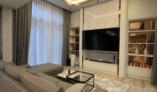 4 Bedrooms House for sale in Phra Khanong Nuea, Bangkok Arna Ekkamai