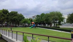 Таунхаус, 3 спальни на продажу в Hua Mak, Бангкок Town Avenue Rama 9