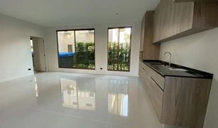 4 chambres Maison a vendre à Hua Mak, Bangkok Burasiri Krungthep Kreetha