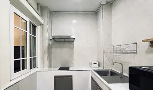 Таунхаус, 3 спальни на продажу в Fa Ham, Чианг Маи Golden Town Kad Ruam Chok 1