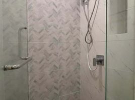 1 Schlafzimmer Wohnung zu vermieten im The Coopers Sukhumvit 64, Bang Chak