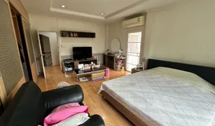 6 Bedrooms House for sale in Si Kan, Bangkok 