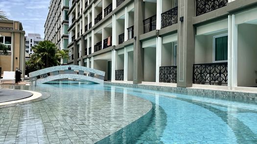 Фото 5 of the Communal Pool at Dusit Grand Park 2