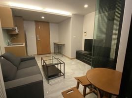 1 Schlafzimmer Wohnung zu vermieten im SOCIO Ruamrudee, Lumphini, Pathum Wan, Bangkok