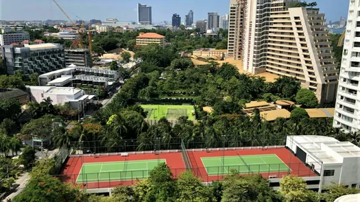 图片 1 of the Tennis Court at Zire Wongamat