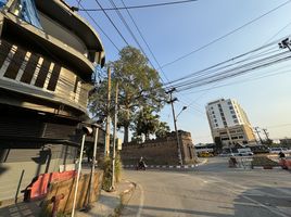 在Tha Pae Sunday Walking Street, Si Phum出售的 Whole Building, Phra Sing