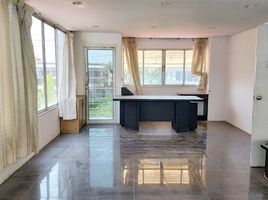 4 Bedroom Townhouse for sale at Sinthanee Ratchada Ladprao, Wang Thonglang