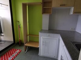 Studio Appartement zu verkaufen im Lumpini Place Narathiwasratchanakarin, Chong Nonsi