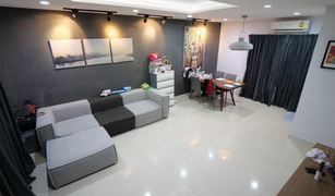 3 Schlafzimmern Reihenhaus zu verkaufen in Dokmai, Bangkok Ifield Bangna
