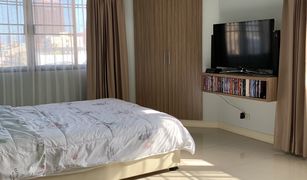 2 Bedrooms Condo for sale in Din Daeng, Bangkok Srivara Mansion